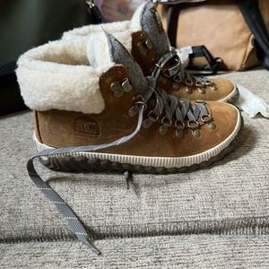 Sorel short weather boots